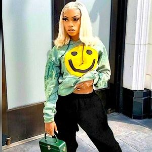 NWT ✅ SMILEY FACE 😀 Pullover Hoodie w/Kangaroo Front Pocket 💚